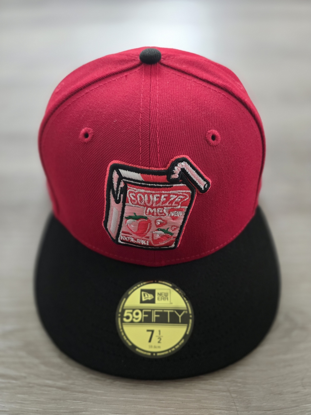 New Era Clink Room Squeeze Me Fitted Baseball Hat Cap Size 7 1/2 Brand New